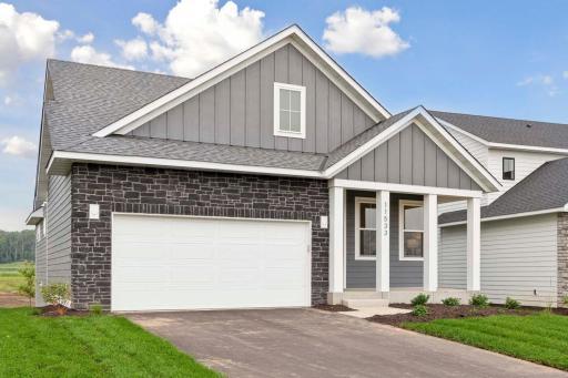 Photos, virtual/video tours, and/or illustrations may not depict actual home plan configuration. Features, materials, and finishes shown may contain options that are not included in the price.