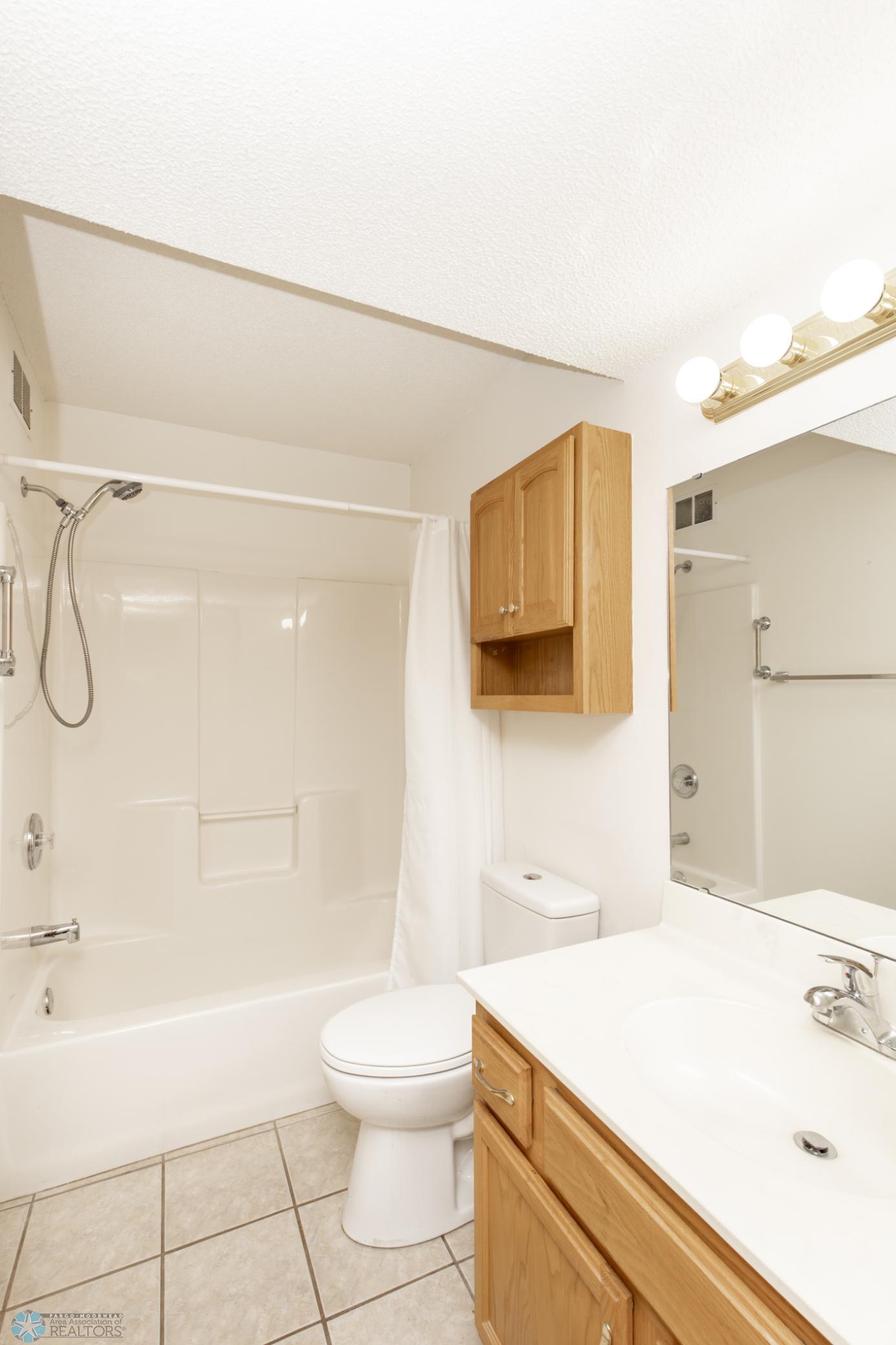 Bathroom 2 - Full