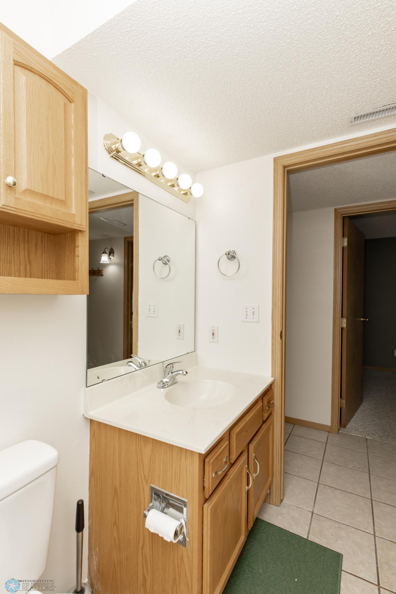 Bathroom 2 - Full