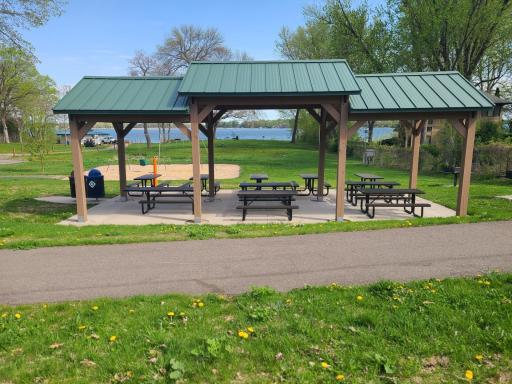 Easy access to the Lake Links Trail system for outdoor enthusiasts