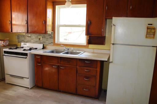 712 Kendall Avenue S, Thief River Falls, MN 56701