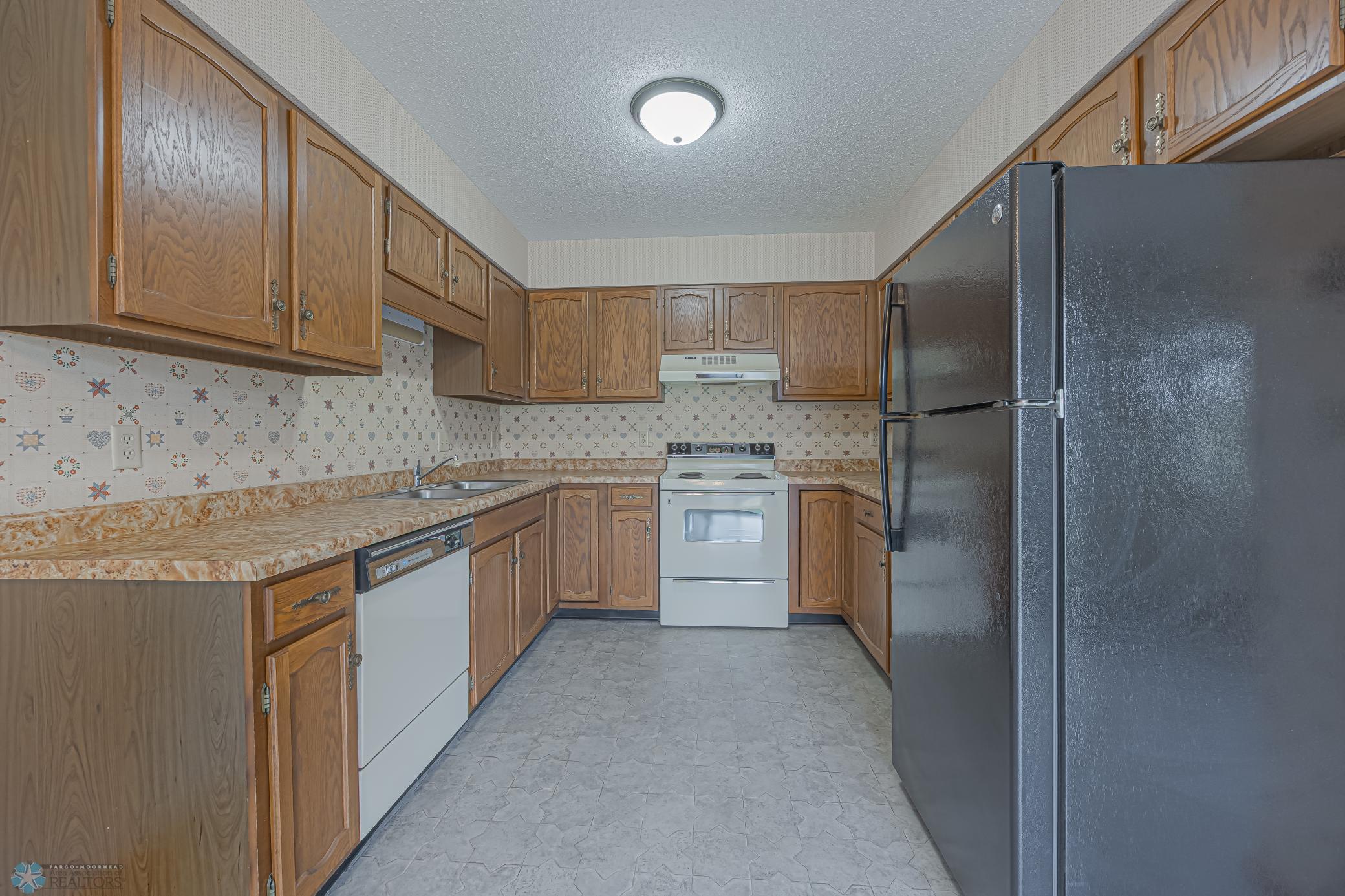 Kitchen (needs some updates)