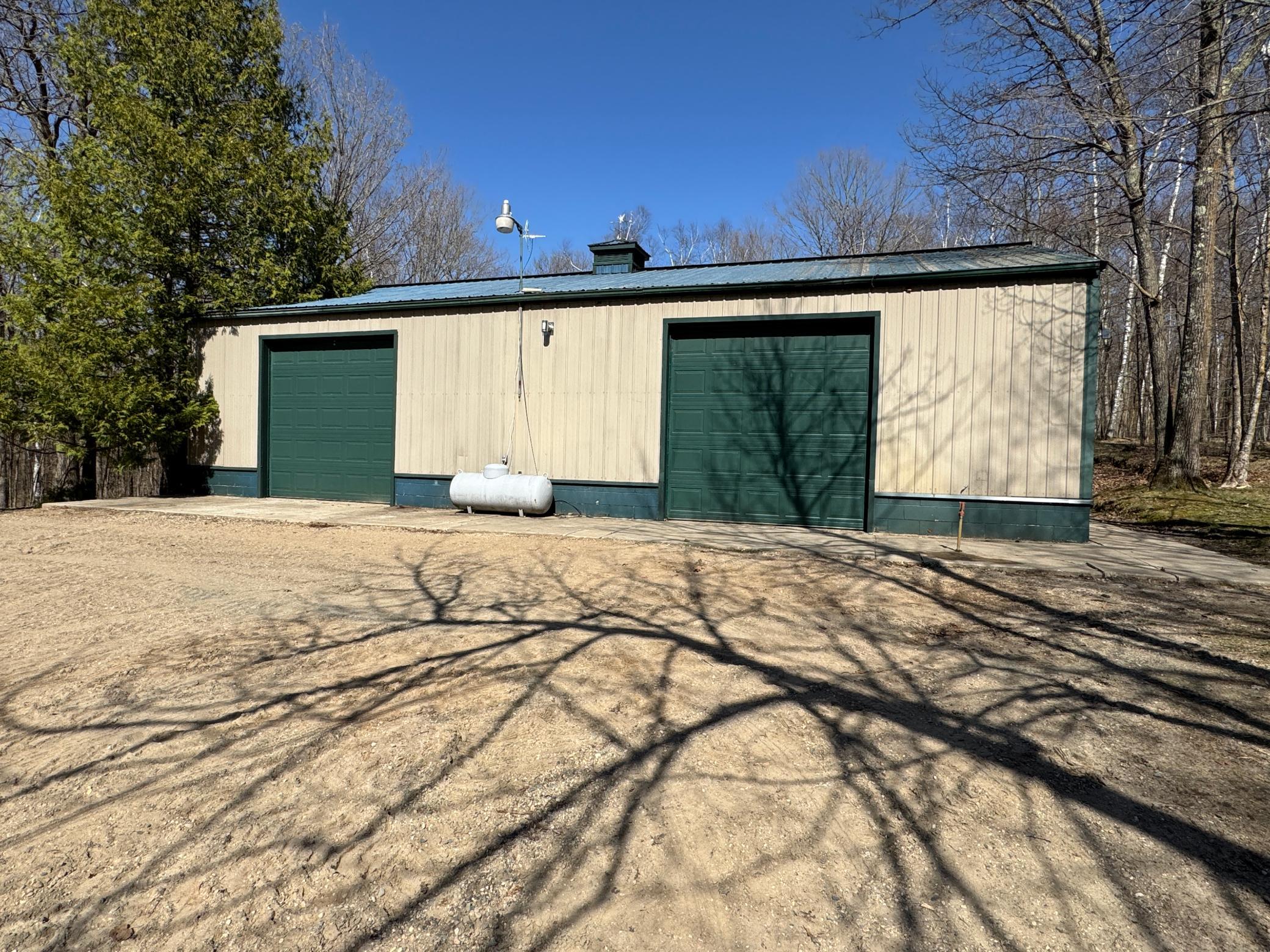 Shop/garage