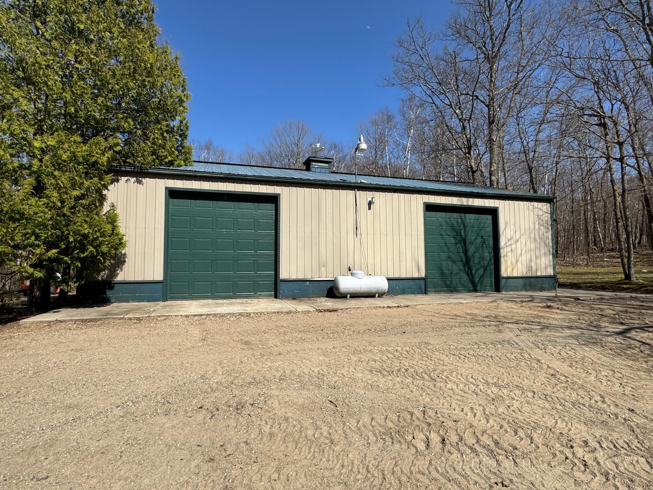 Shop/garage