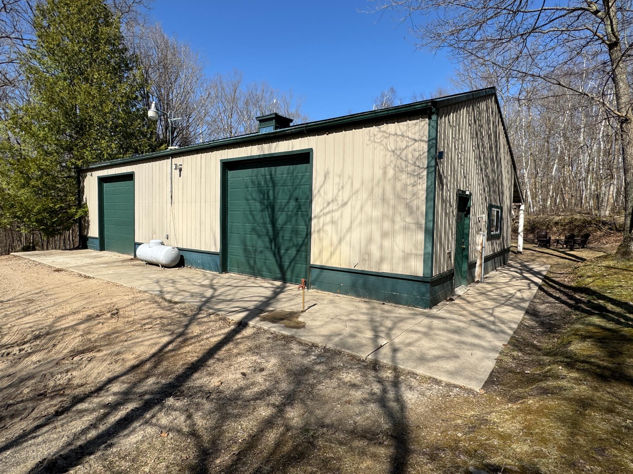 Shop/garage