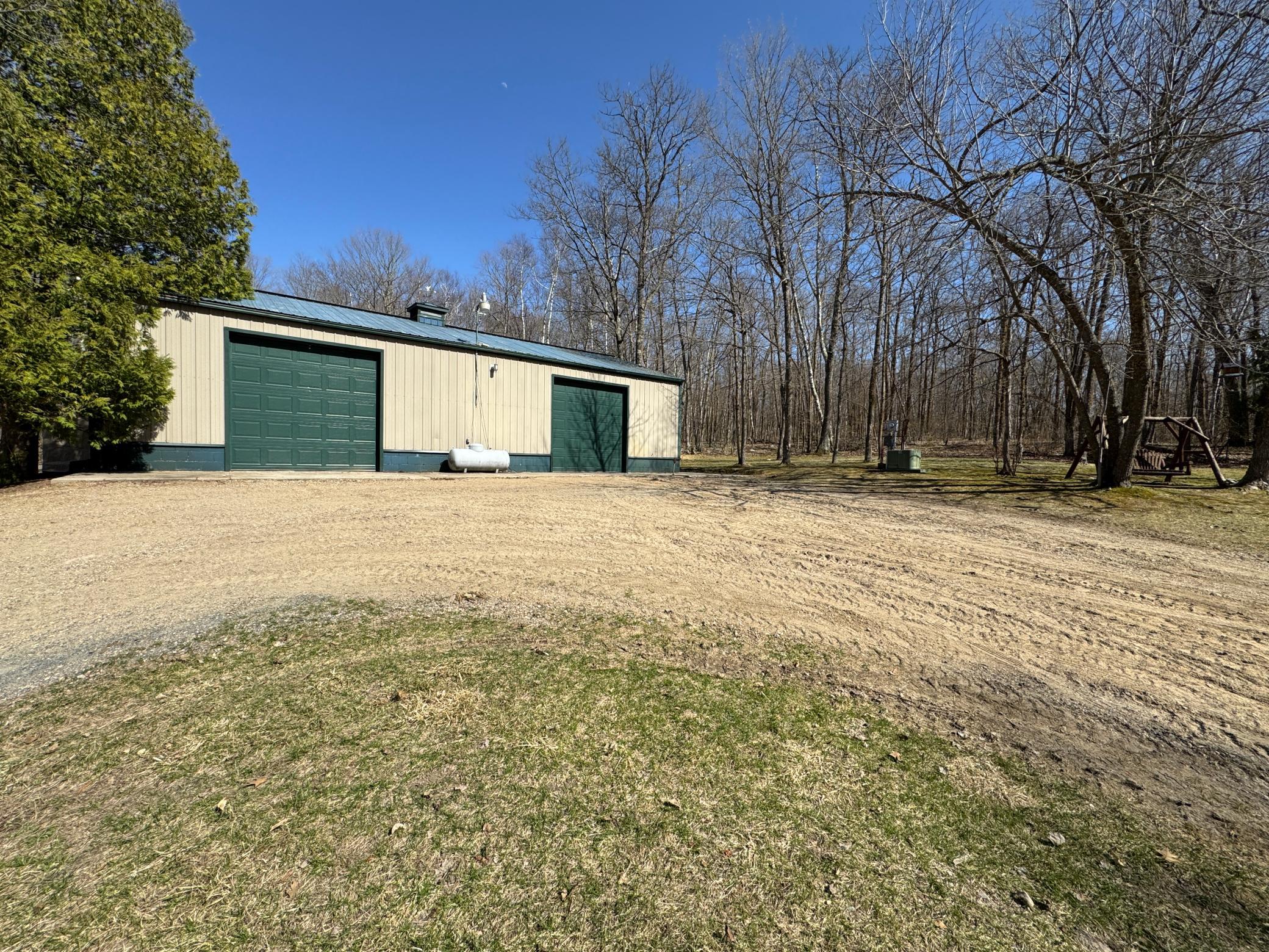 Shop/garage