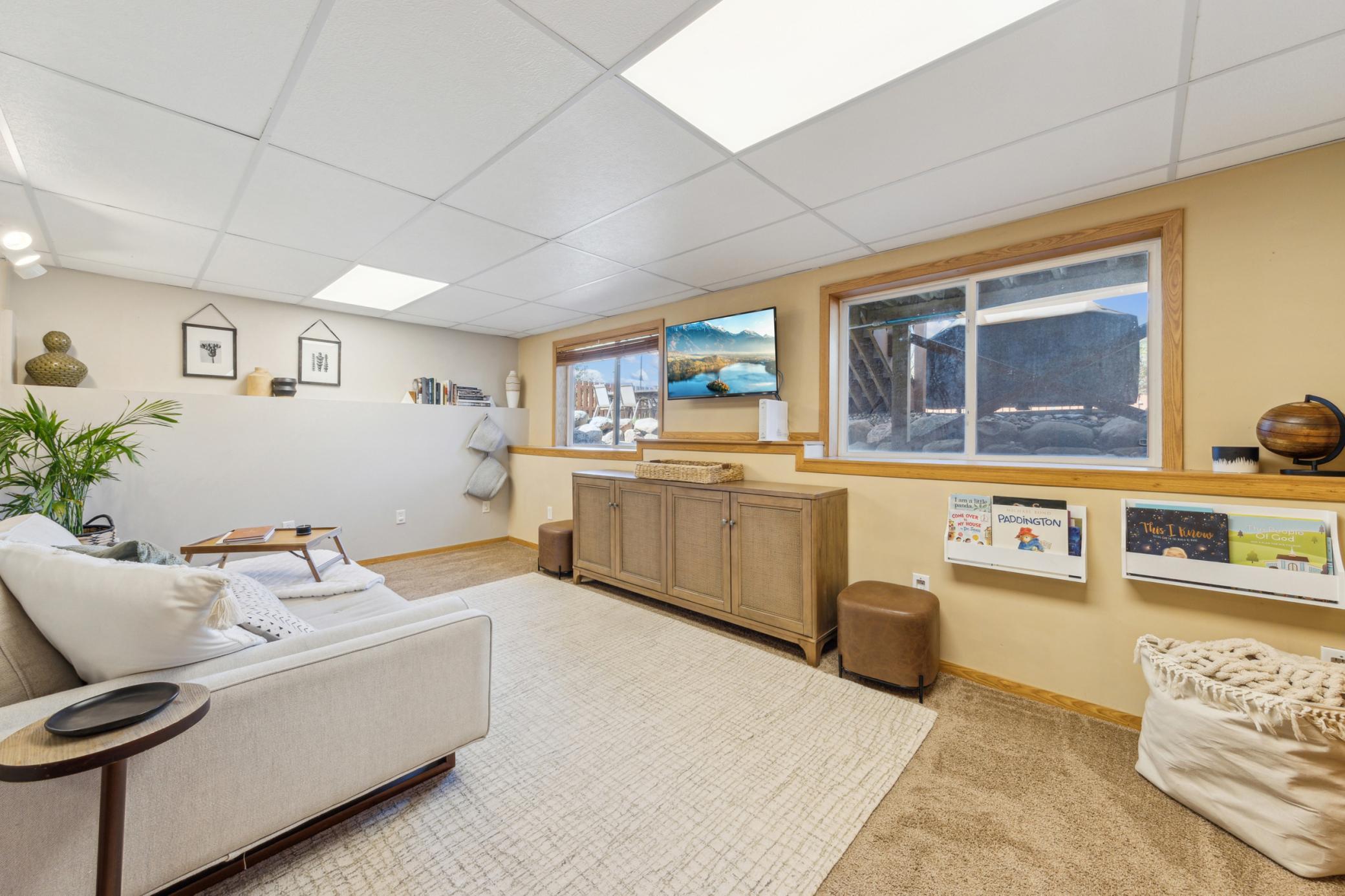 14_interior.jpg