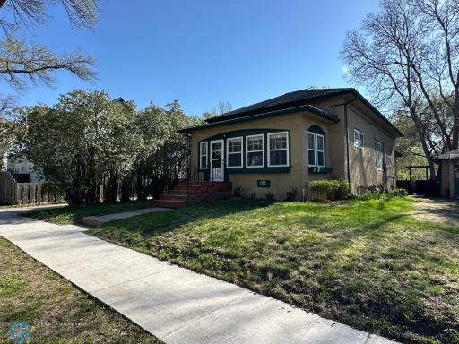 911 8th Street N, Fargo, ND 58102