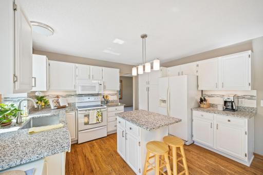 16729 Candlewood Parkway, Eden Prairie, MN 55347