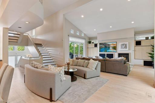 903 Kenwood Parkway, Minneapolis, MN 55403