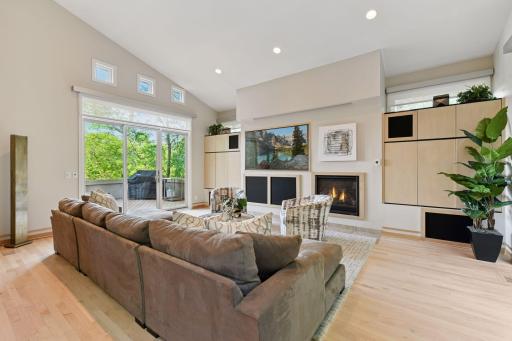 903 Kenwood Parkway, Minneapolis, MN 55403
