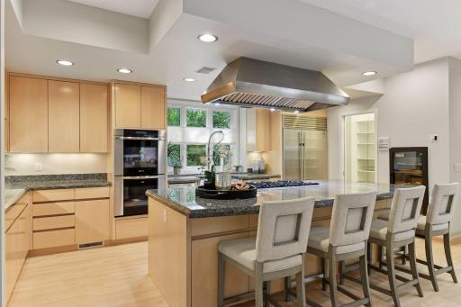 903 Kenwood Parkway, Minneapolis, MN 55403
