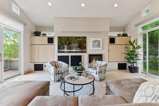 903 Kenwood Parkway, Minneapolis, MN 55403