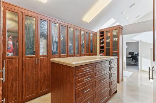 903 Kenwood Parkway, Minneapolis, MN 55403