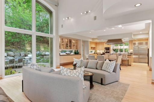 903 Kenwood Parkway, Minneapolis, MN 55403