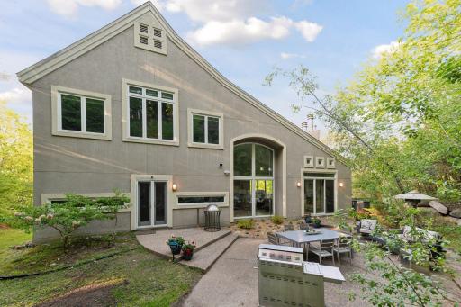 903 Kenwood Parkway, Minneapolis, MN 55403