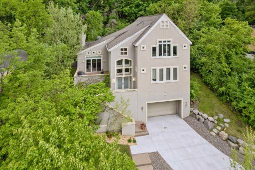 903 Kenwood Parkway, Minneapolis, MN 55403