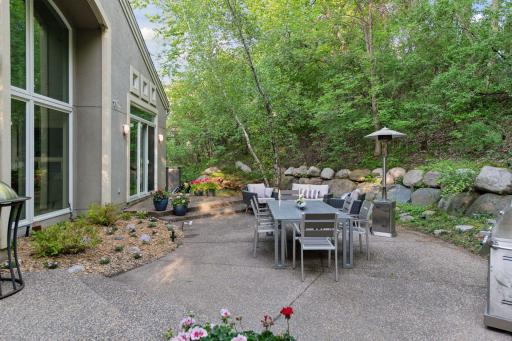 903 Kenwood Parkway, Minneapolis, MN 55403
