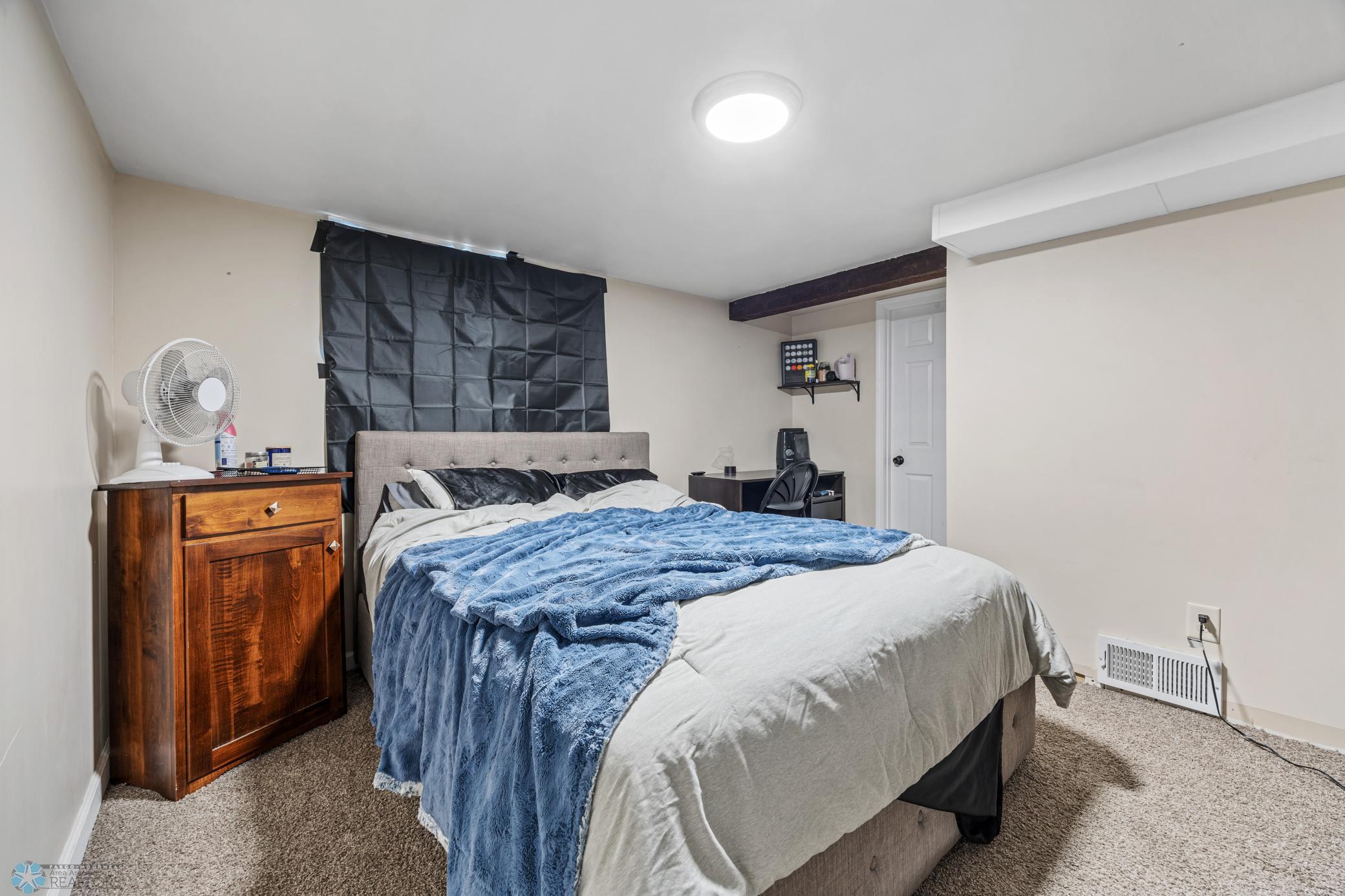 Bedroom 4 (walk in closet)