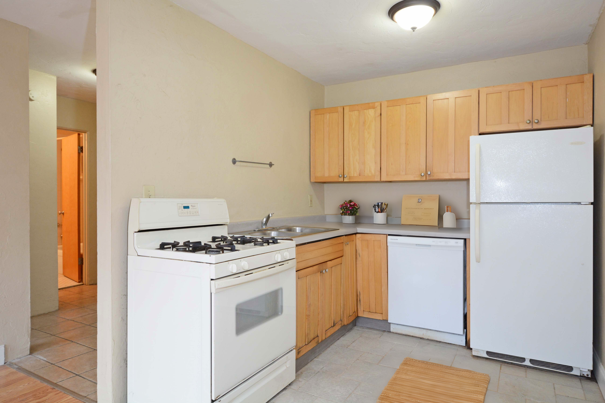 Kitchen (Virtually Staged)