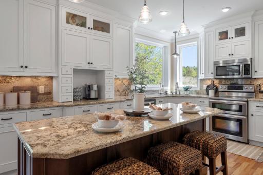 1400 Wildflower Lane, Chaska, MN 55318