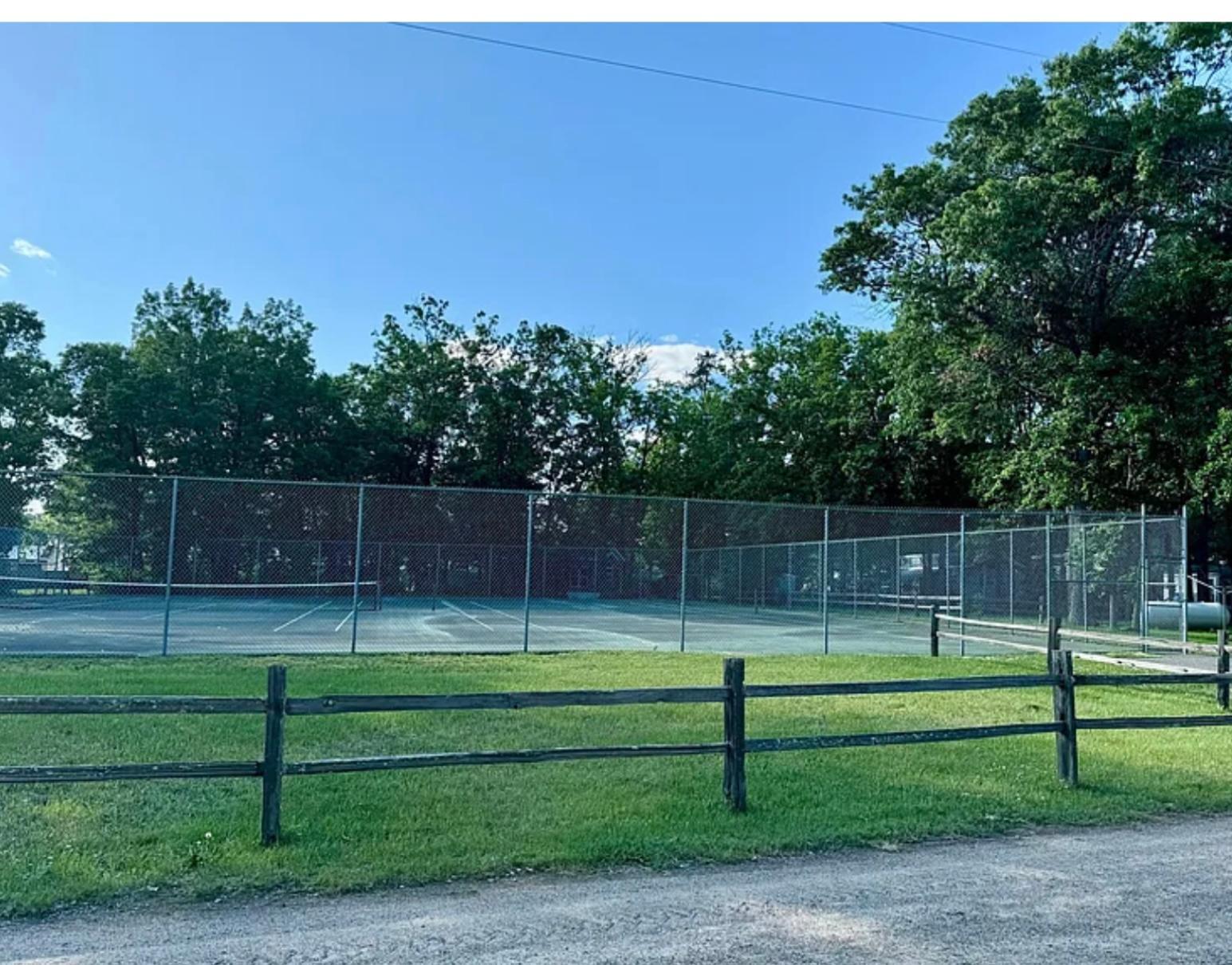 tennis & pickle ball courts