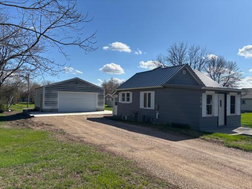 706 3rd Avenue N, Lakefield, MN 56150