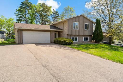 12024 Chesholm Lane, Eden Prairie, MN 55347