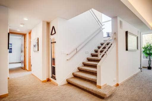 2226 Oakland Road, Hopkins, MN 55305