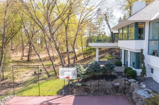 2226 Oakland Road, Hopkins, MN 55305