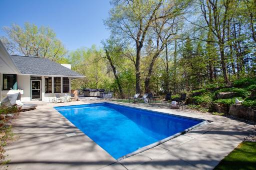 2226 Oakland Road, Hopkins, MN 55305