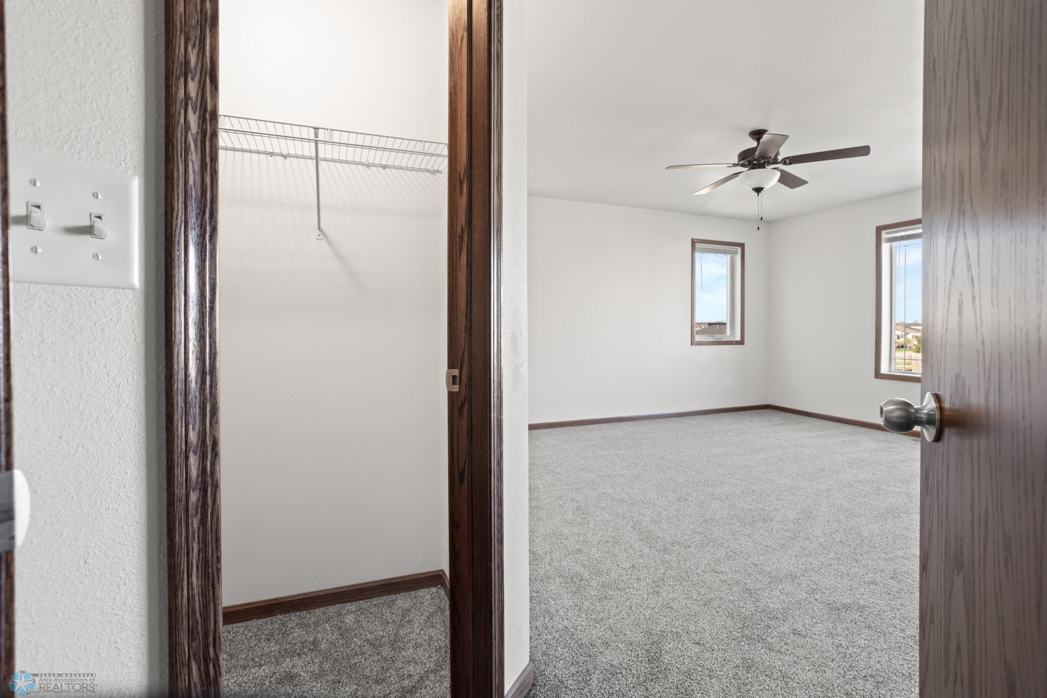 Master Bed/Closet