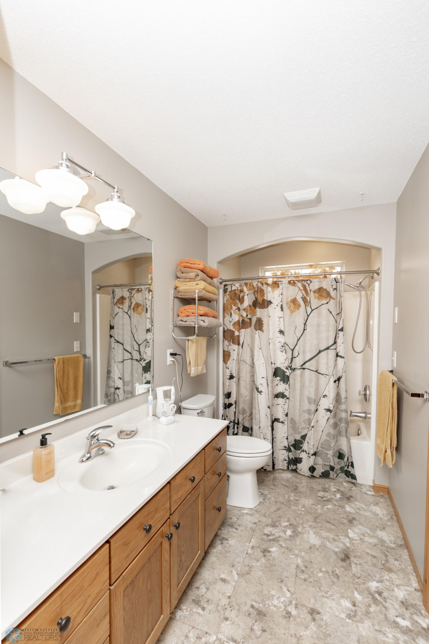 Primary Bathroom - Full - Hollywood