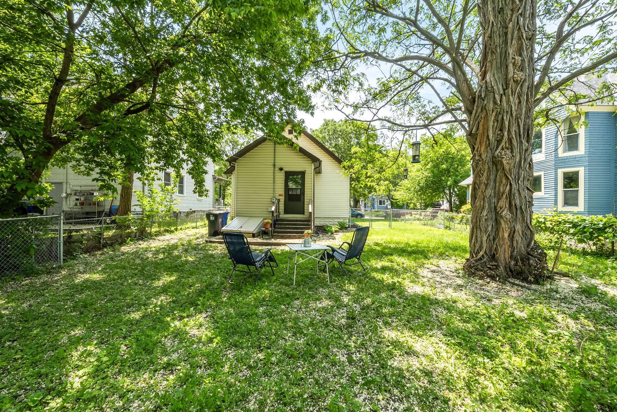 Alternate view of backyard.