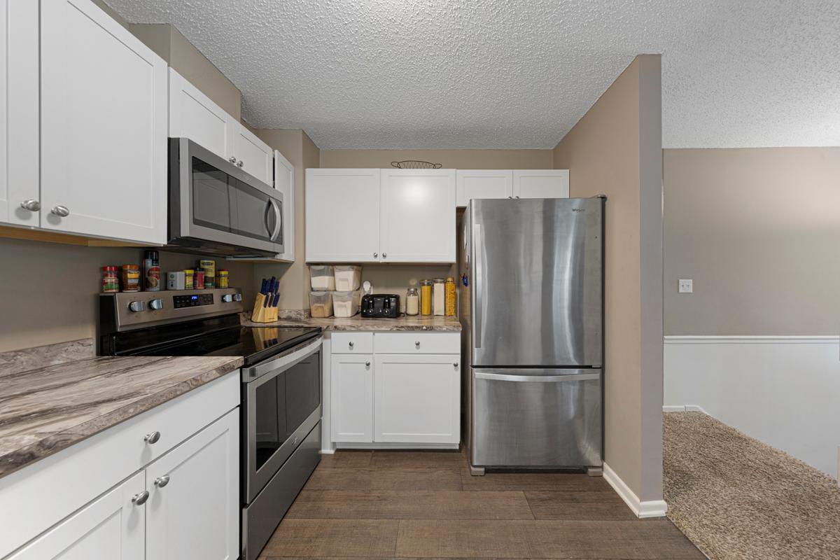 19 Kitchen.jpg