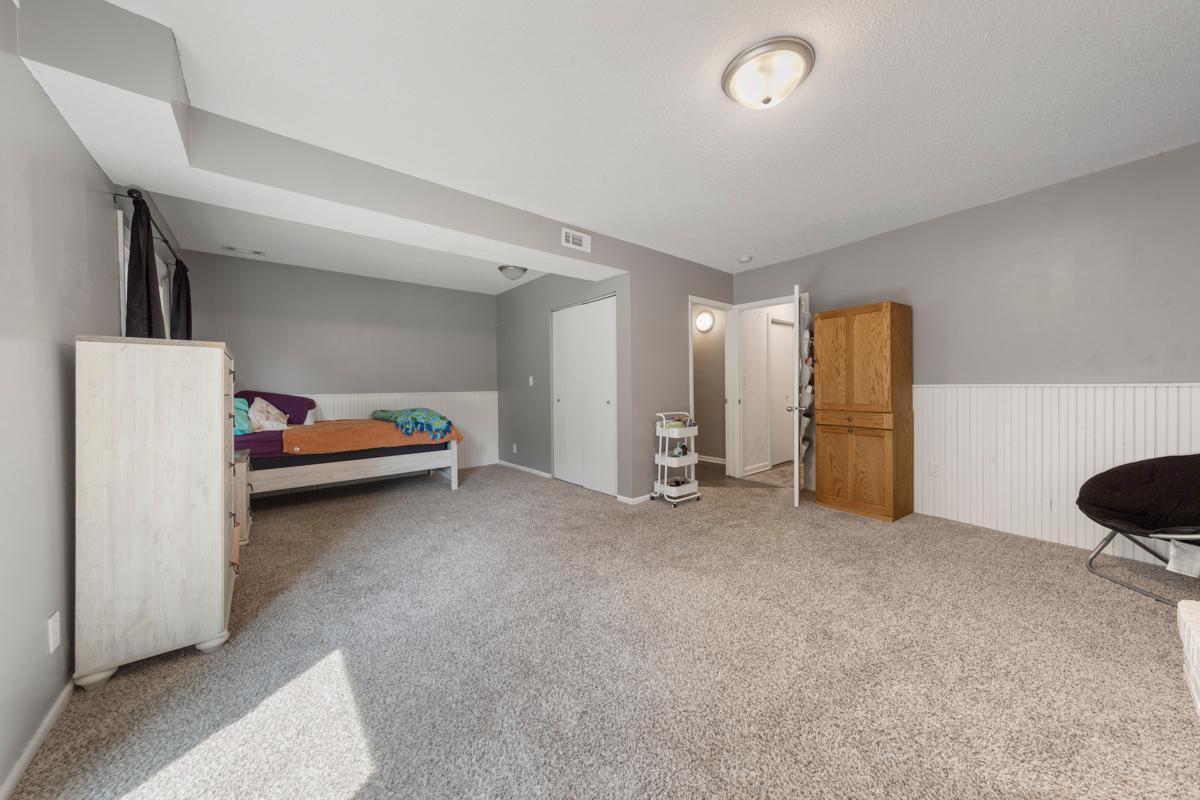 29 Family room_lower.jpg