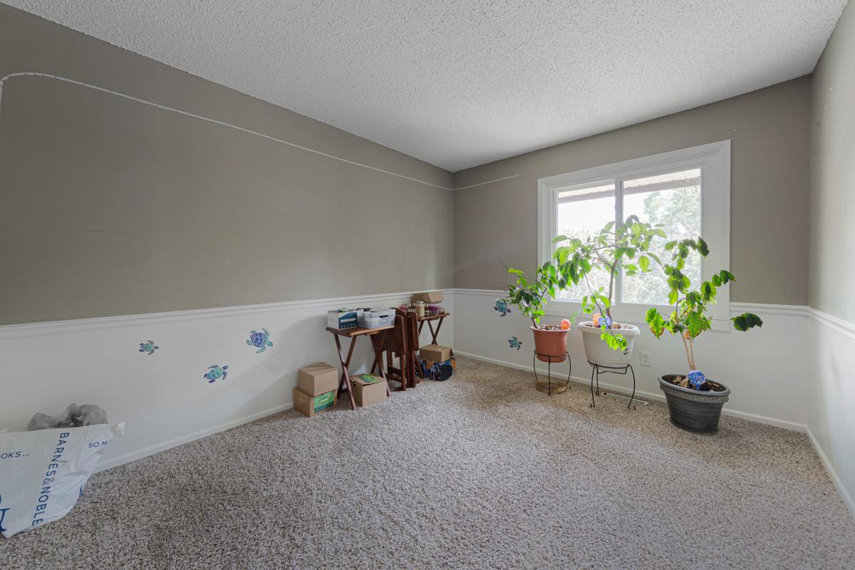 25 Bedroom 2.jpg