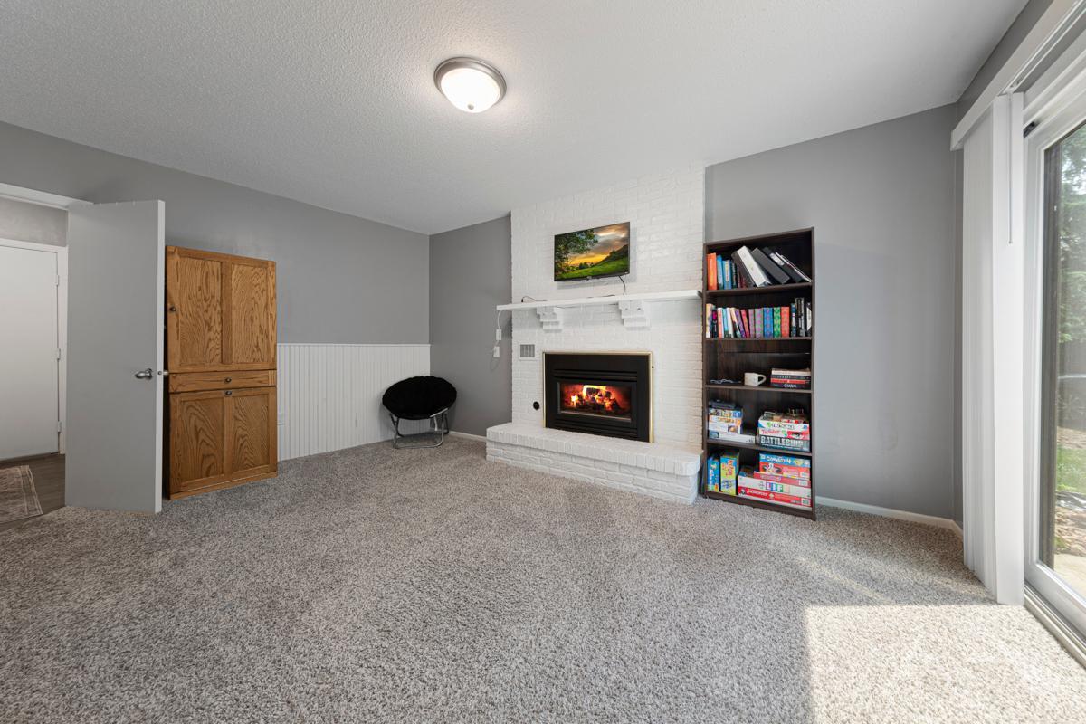 28 Family room.jpg
