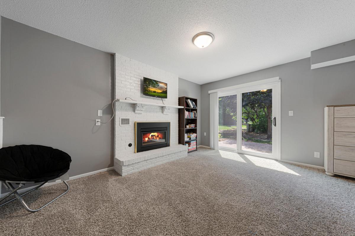 27 Family room_lowr.jpg