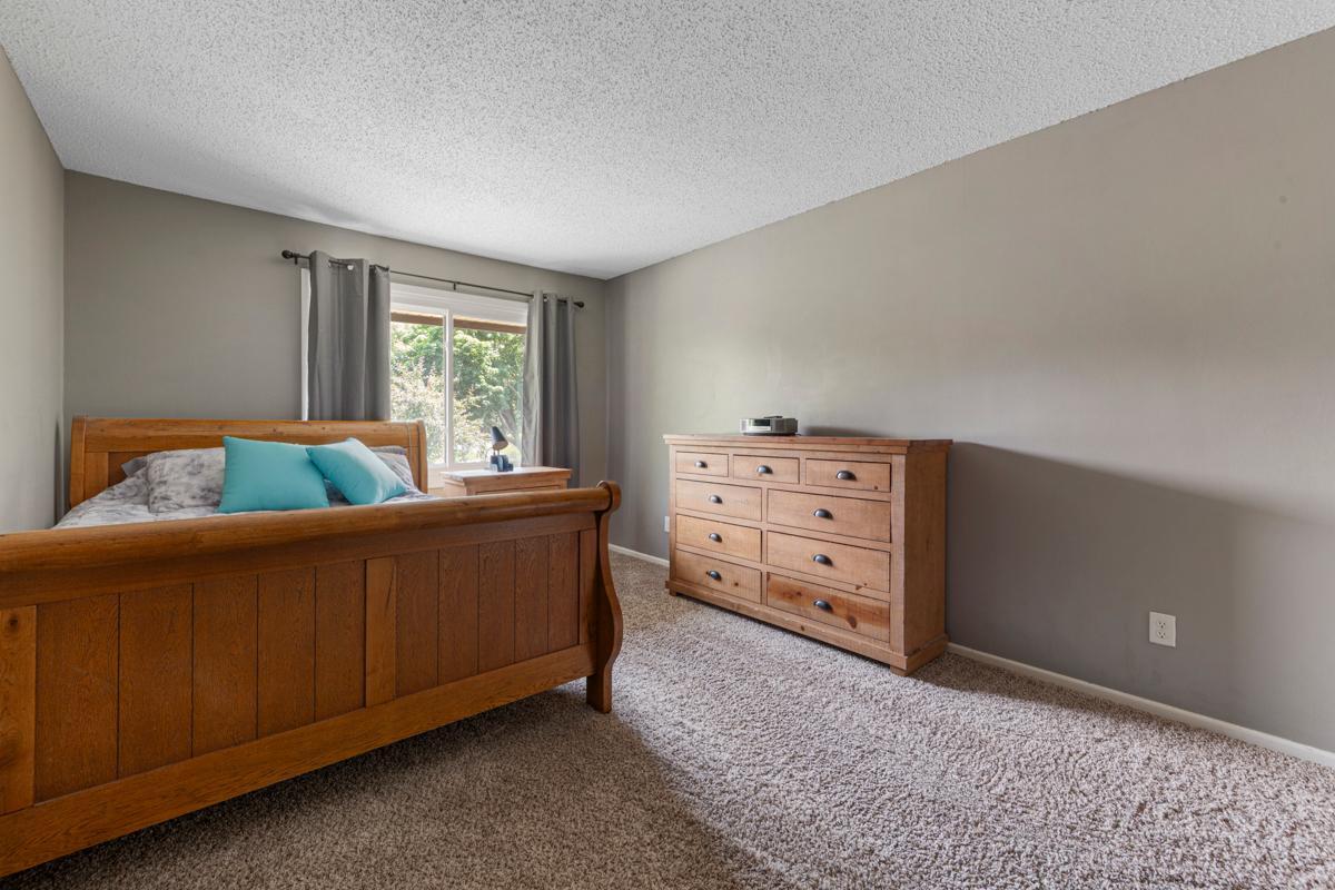 23 Main bedroom.jpg