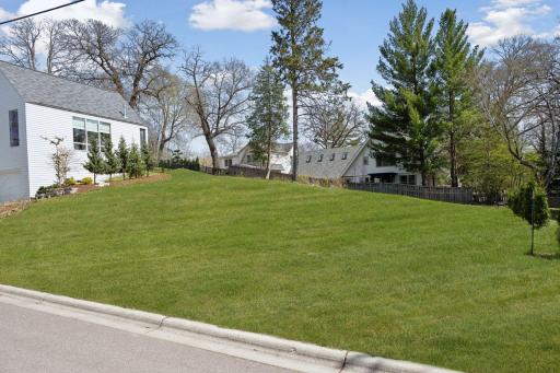 1052 E Circle Drive, Wayzata, MN 55391