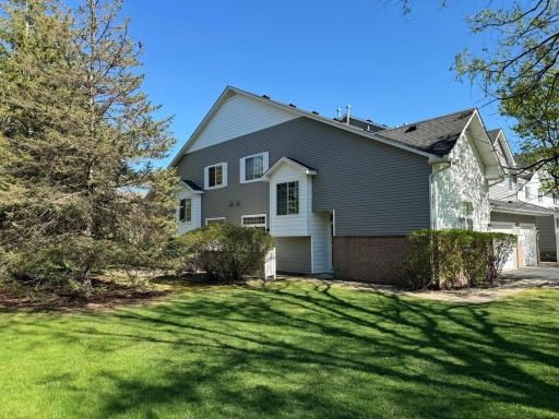Great Location! Nicely Maintained Neighborhood