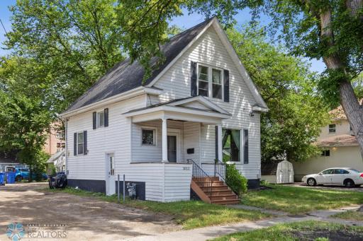 1011 10th Avenue N, Fargo, ND 58102