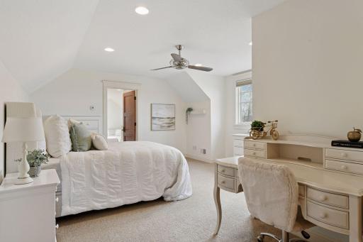 6470 Tanagers Point, Excelsior, MN 55331