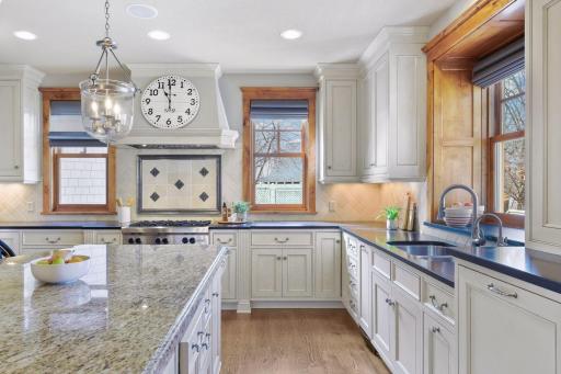 6470 Tanagers Point, Excelsior, MN 55331