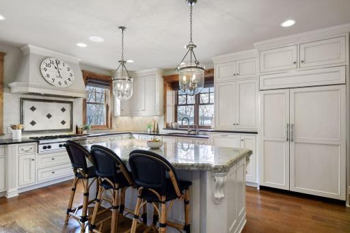 6470 Tanagers Point, Excelsior, MN 55331