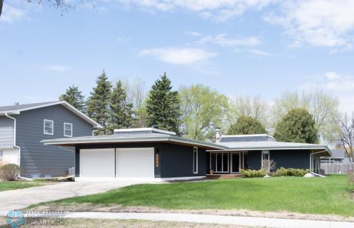 130 S Woodcrest Drive N, Fargo, ND 58102
