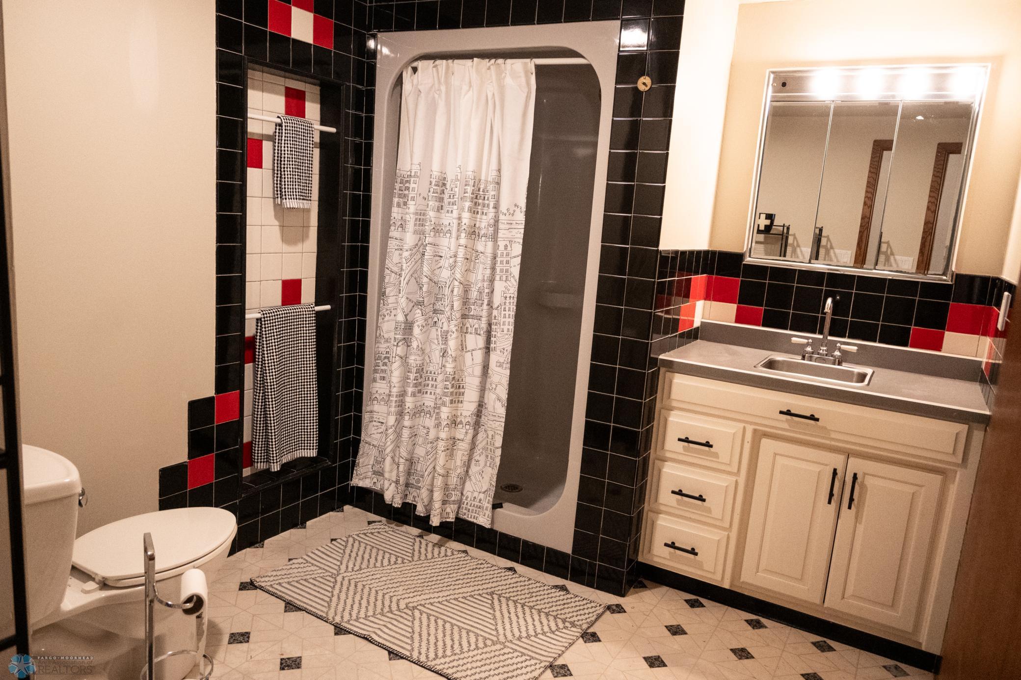 3:4 bath in basement.jpg