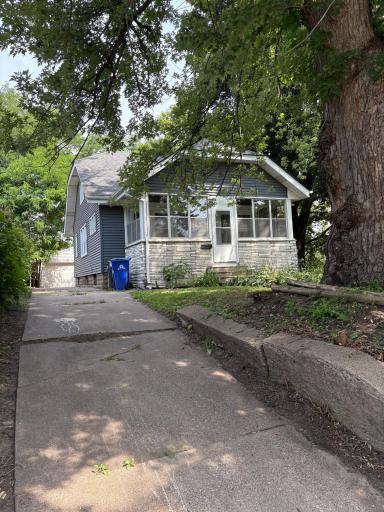 1043 Burns Avenue, Saint Paul, MN 55106