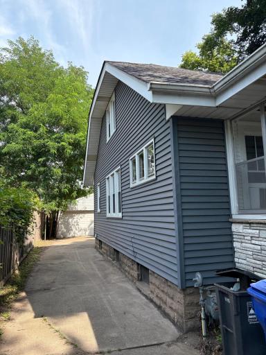 1043 Burns Avenue, Saint Paul, MN 55106